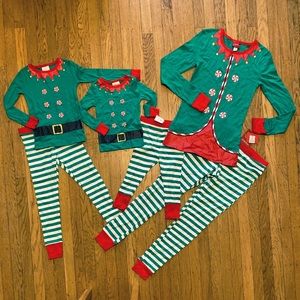 🎄NWT 2T, 4 and XS family Xmas matching pajamas!